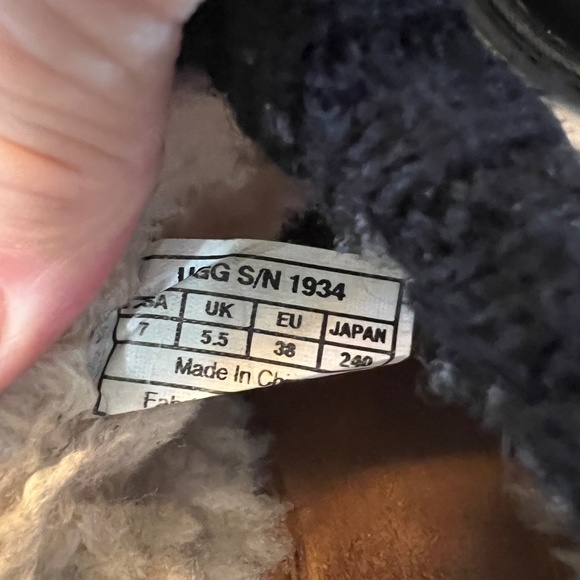 UGG Ladies Clogs shearling lined mules size 7 - Picture 8 of 9